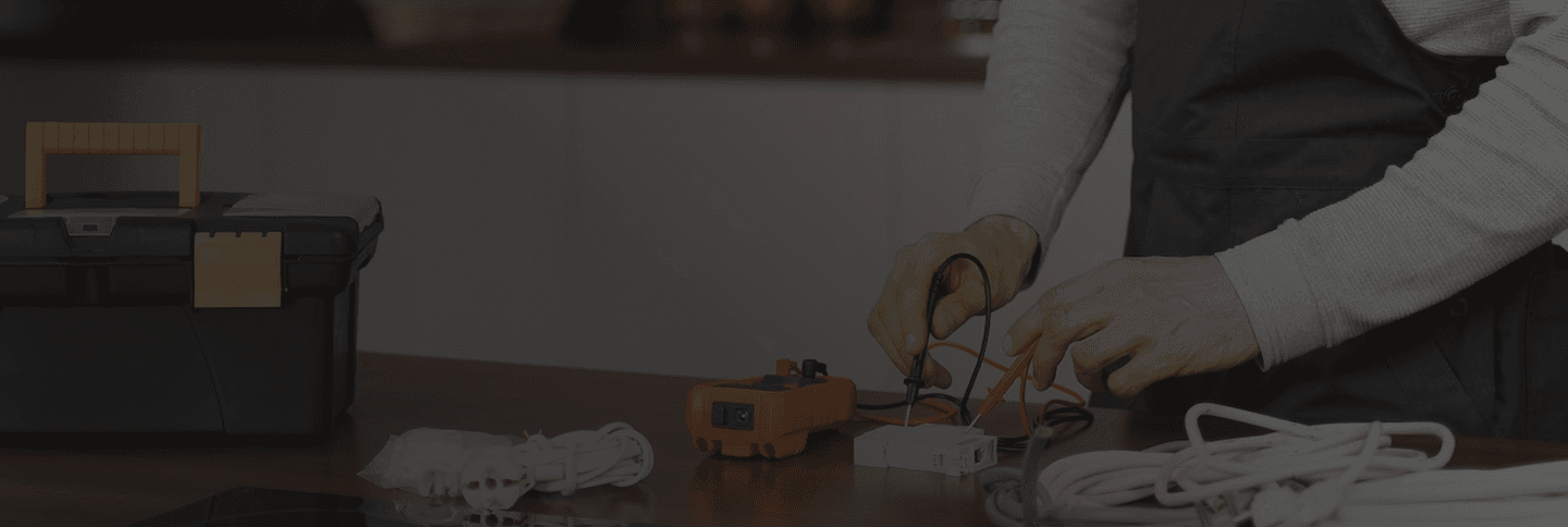 Teknisi sedang bekerja